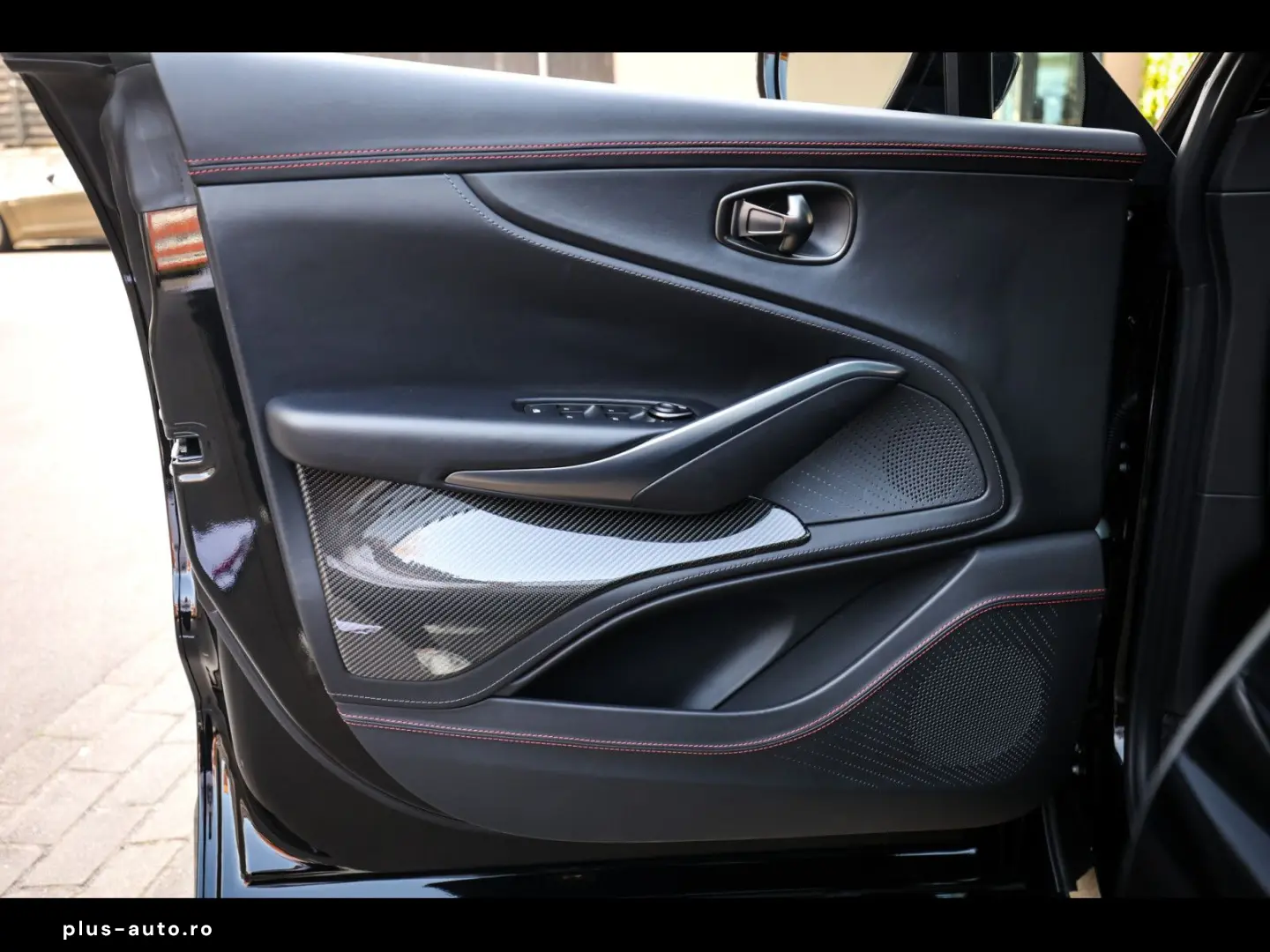 ASTON MARTIN DBX 707 JET BLACK WARRANTY 12 27 CARBON 360 ACC