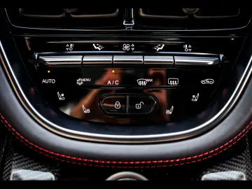 ASTON MARTIN DBX 707 JET BLACK WARRANTY 12 27 CARBON 360 ACC