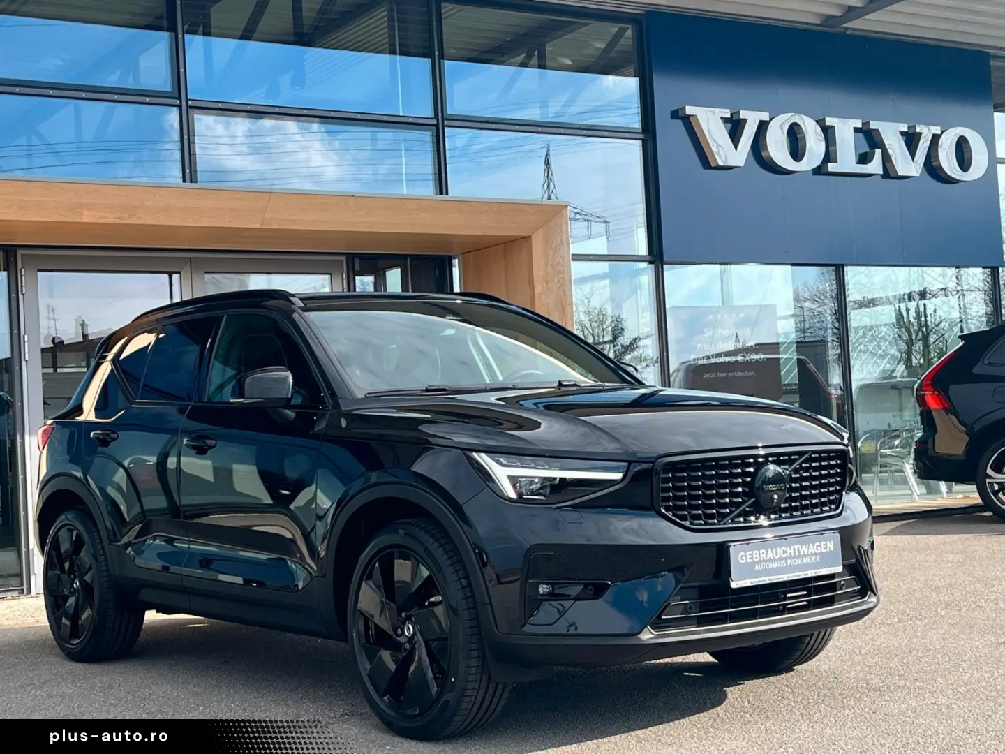 VOLVO XC 40 B3 Ultra Black Edition