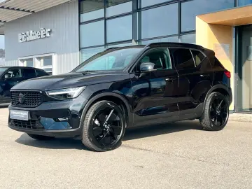 VOLVO XC 40 B3 Ultra Black Edition