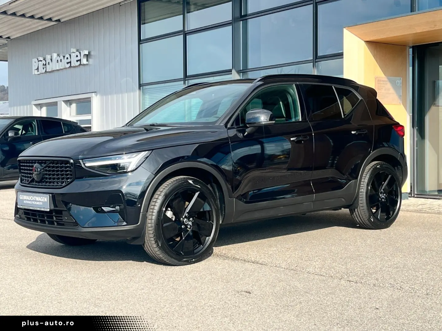 VOLVO XC 40 B3 Ultra Black Edition
