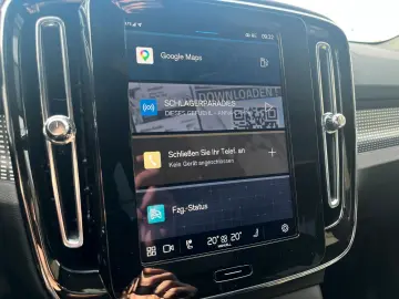 VOLVO XC 40 B3 Ultra Black Edition