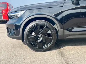 VOLVO XC 40 B3 Ultra Black Edition
