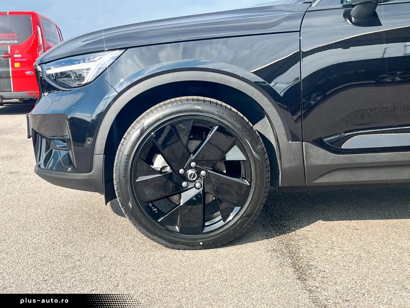 VOLVO XC 40 B3 Ultra Black Edition