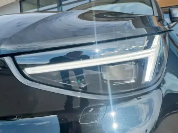VOLVO XC 40 B3 Ultra Black Edition
