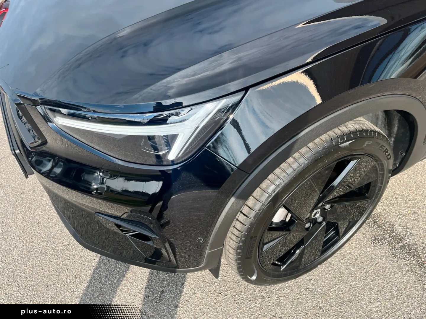 VOLVO XC 40 B3 Ultra Black Edition