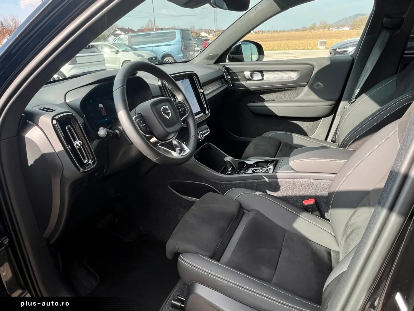 VOLVO XC 40 B3 Ultra Black Edition