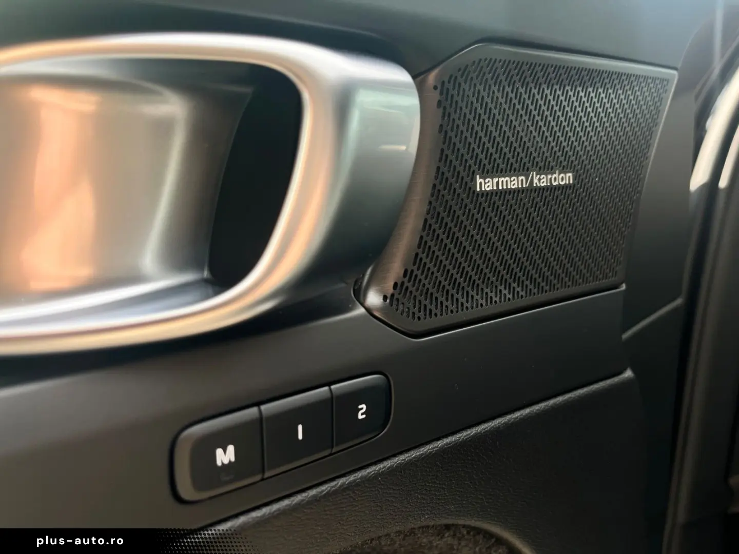 VOLVO XC 40 B3 Ultra Black Edition