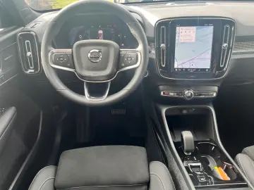 VOLVO XC 40 B3 Ultra Black Edition