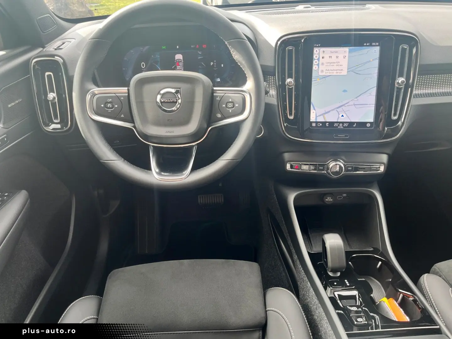 VOLVO XC 40 B3 Ultra Black Edition