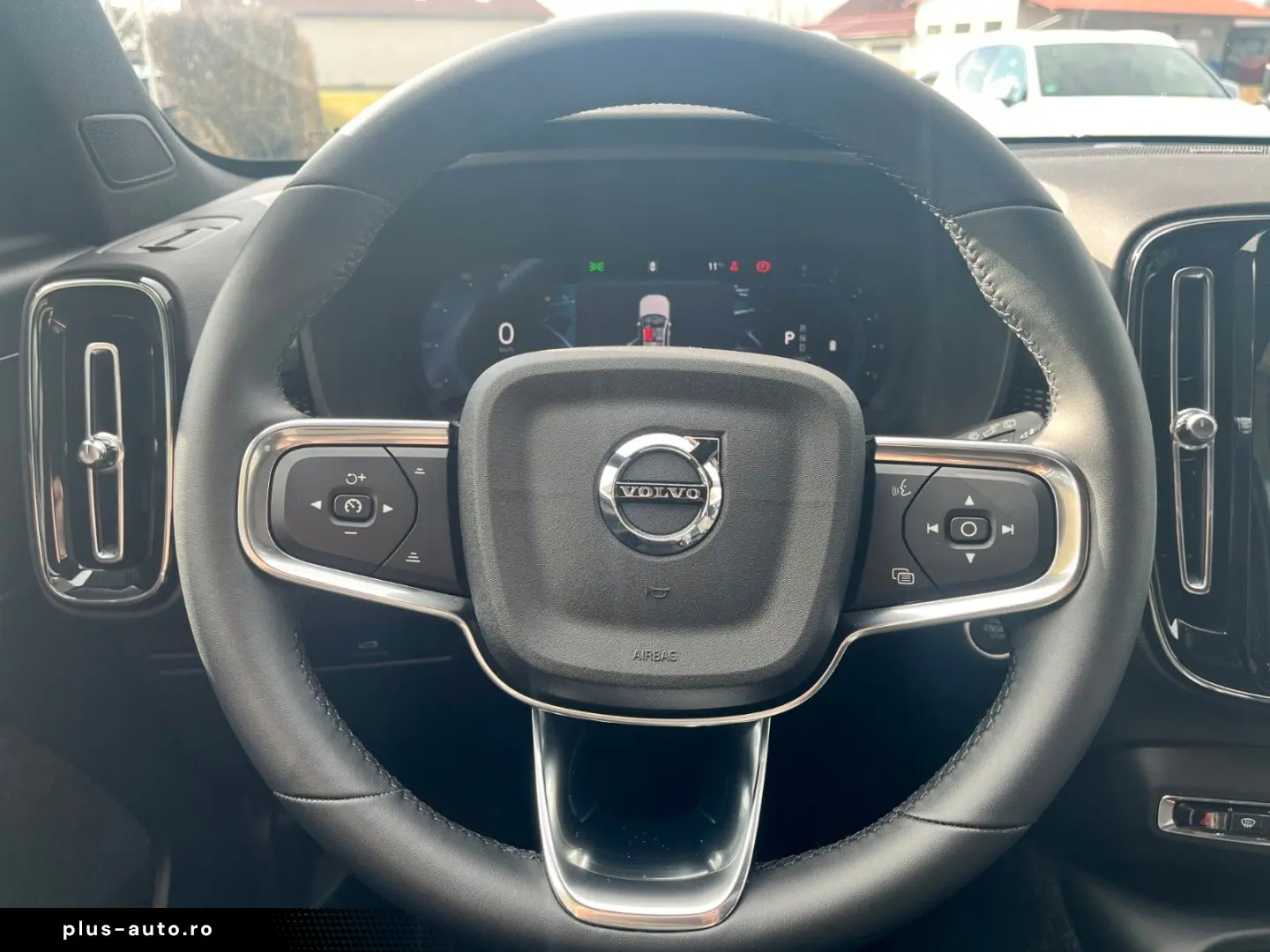 VOLVO XC 40 B3 Ultra Black Edition