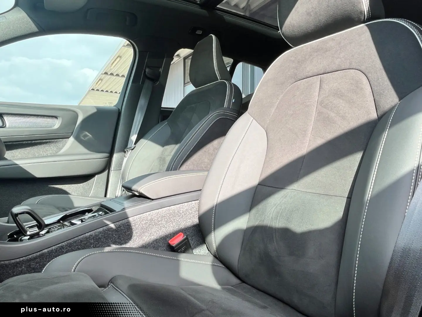 VOLVO XC 40 B3 Ultra Black Edition