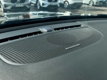 VOLVO XC 40 B3 Ultra Black Edition