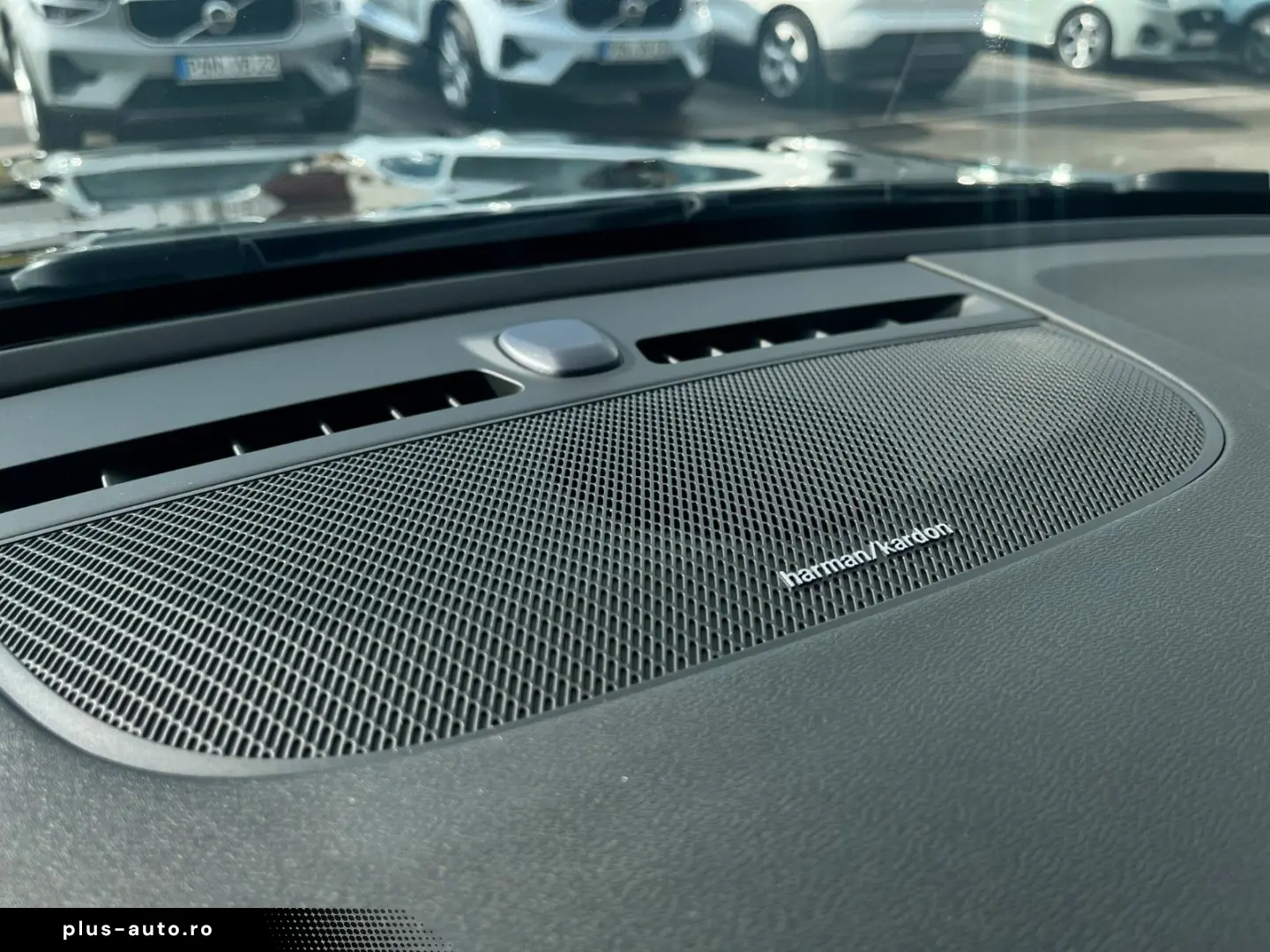 VOLVO XC 40 B3 Ultra Black Edition