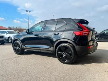 VOLVO XC 40 B3 Ultra Black Edition