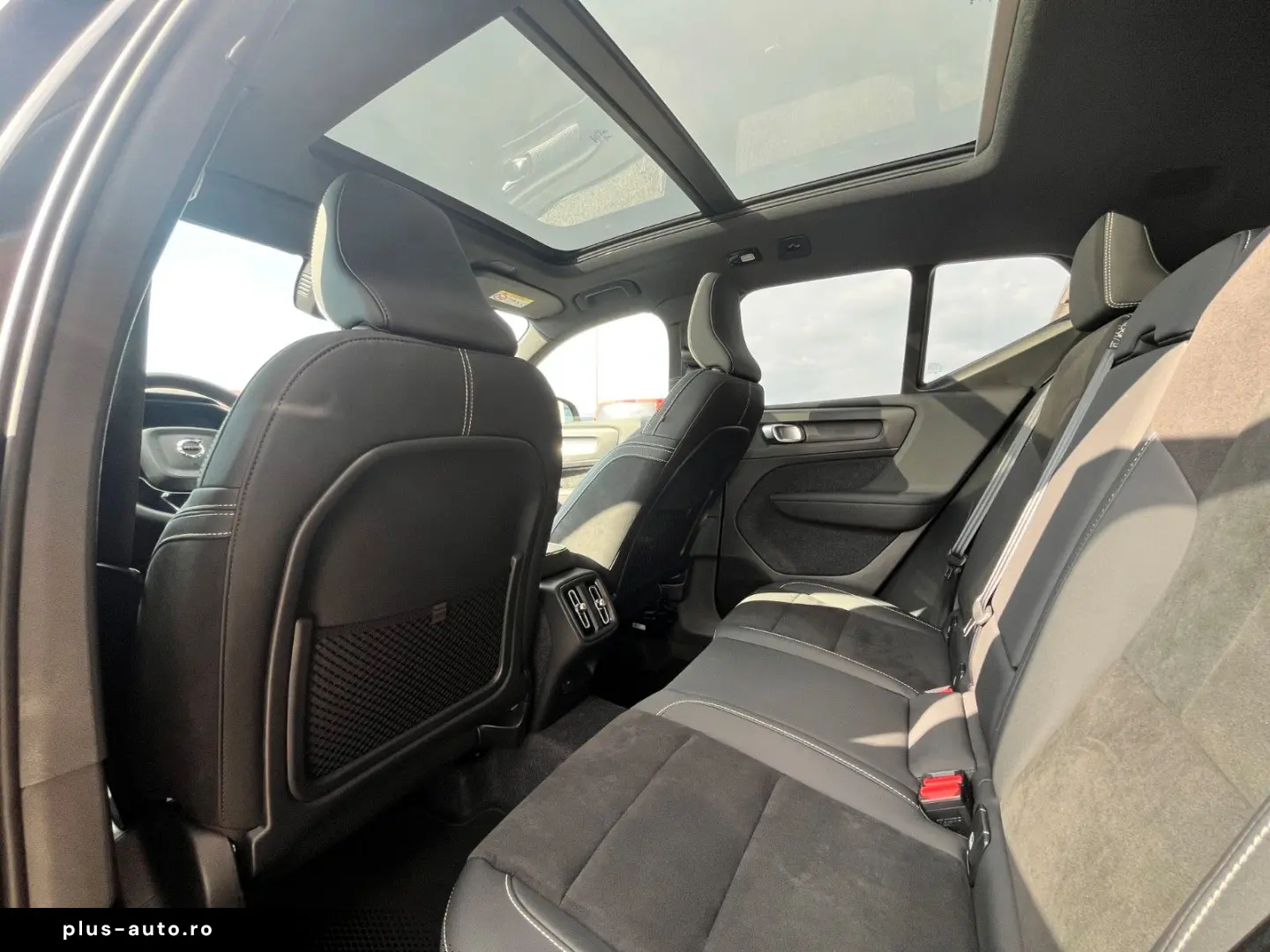 VOLVO XC 40 B3 Ultra Black Edition