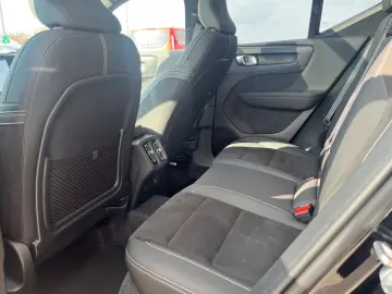 VOLVO XC 40 B3 Ultra Black Edition