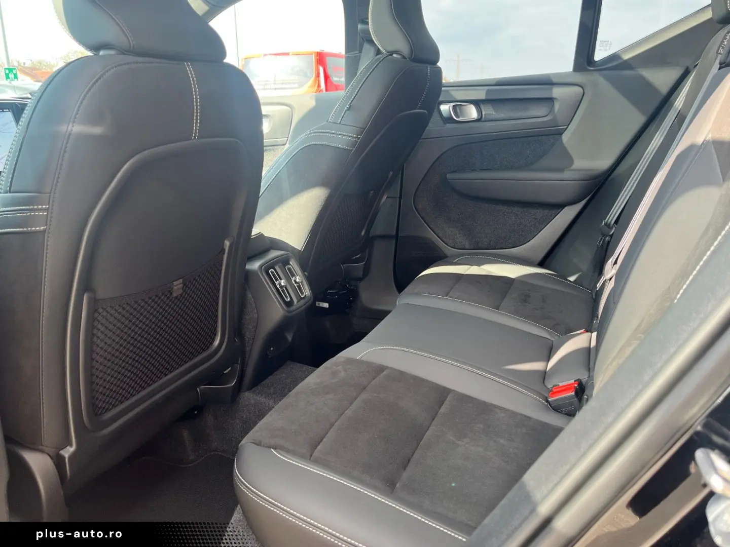 VOLVO XC 40 B3 Ultra Black Edition