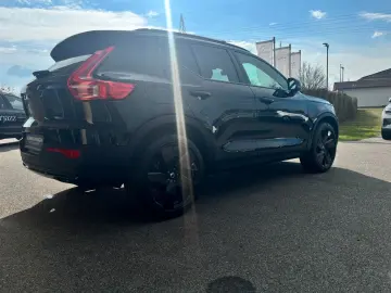 VOLVO XC 40 B3 Ultra Black Edition