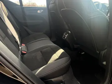 VOLVO XC 40 B3 Ultra Black Edition