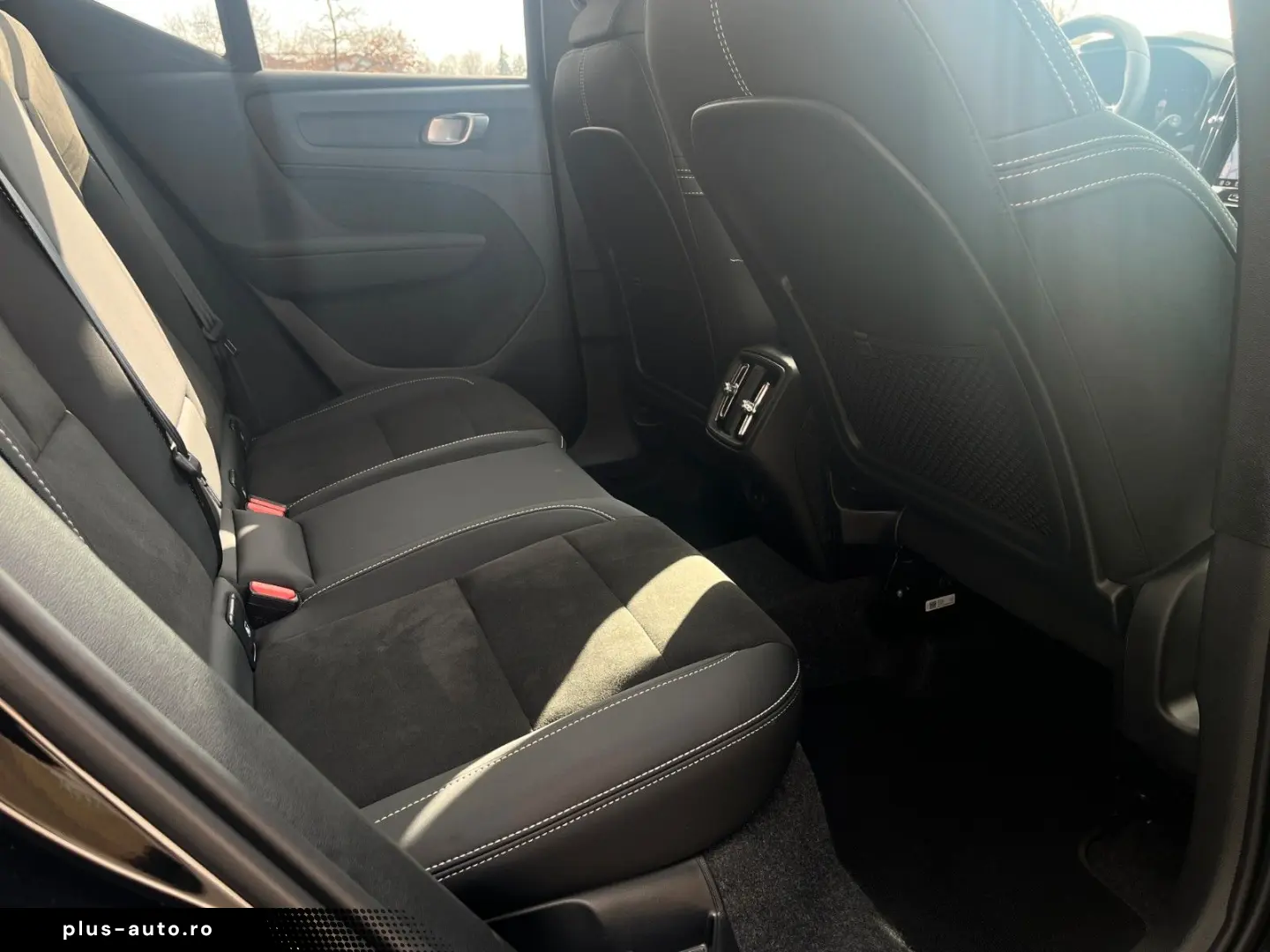 VOLVO XC 40 B3 Ultra Black Edition