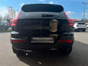VOLVO XC 40 B3 Ultra Black Edition