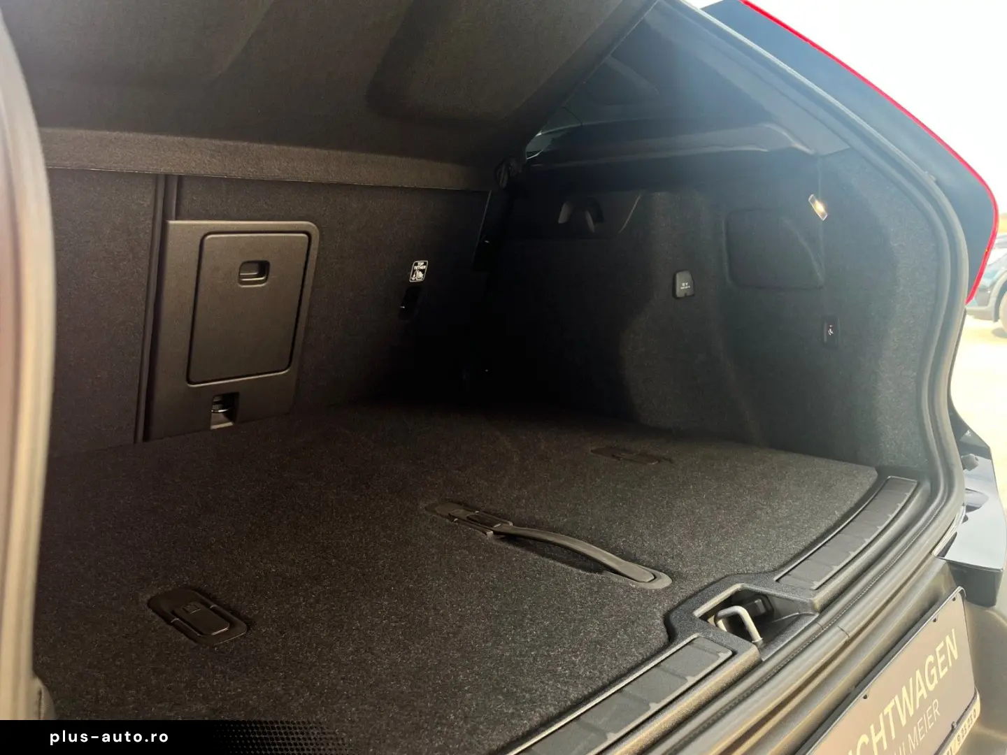 VOLVO XC 40 B3 Ultra Black Edition