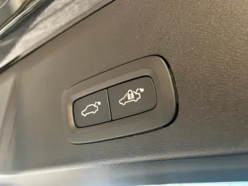 VOLVO XC 40 B3 Ultra Black Edition