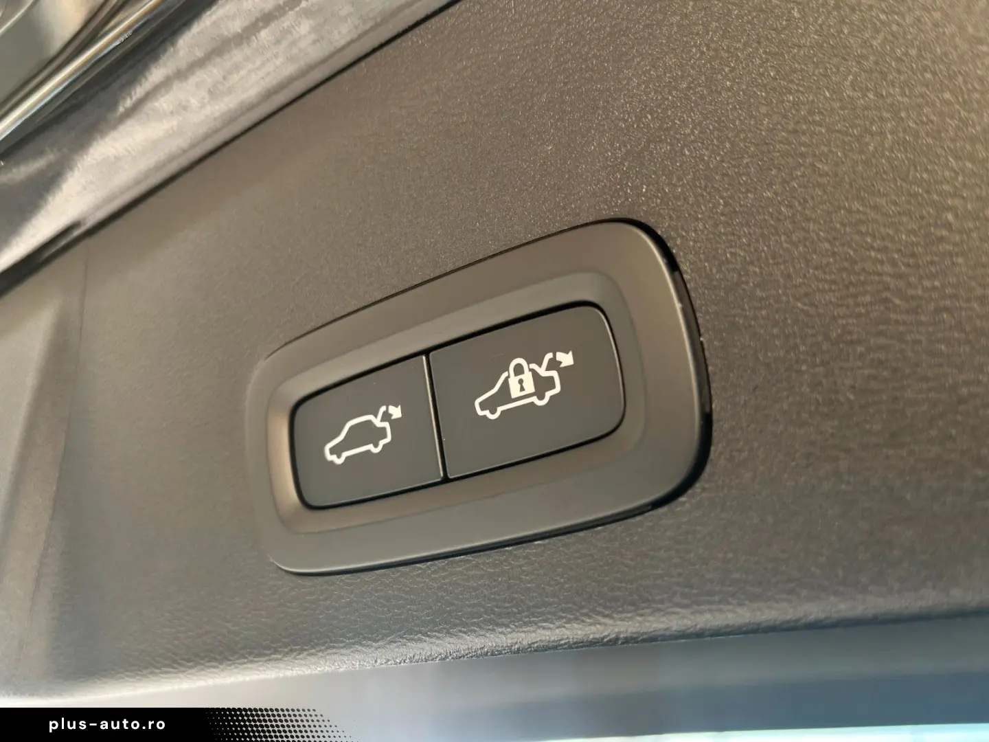 VOLVO XC 40 B3 Ultra Black Edition