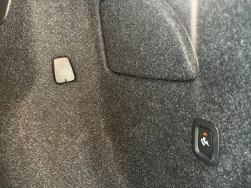 VOLVO XC 40 B3 Ultra Black Edition