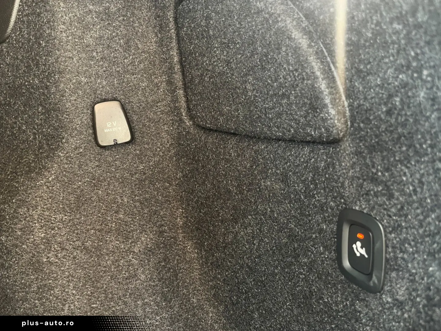 VOLVO XC 40 B3 Ultra Black Edition