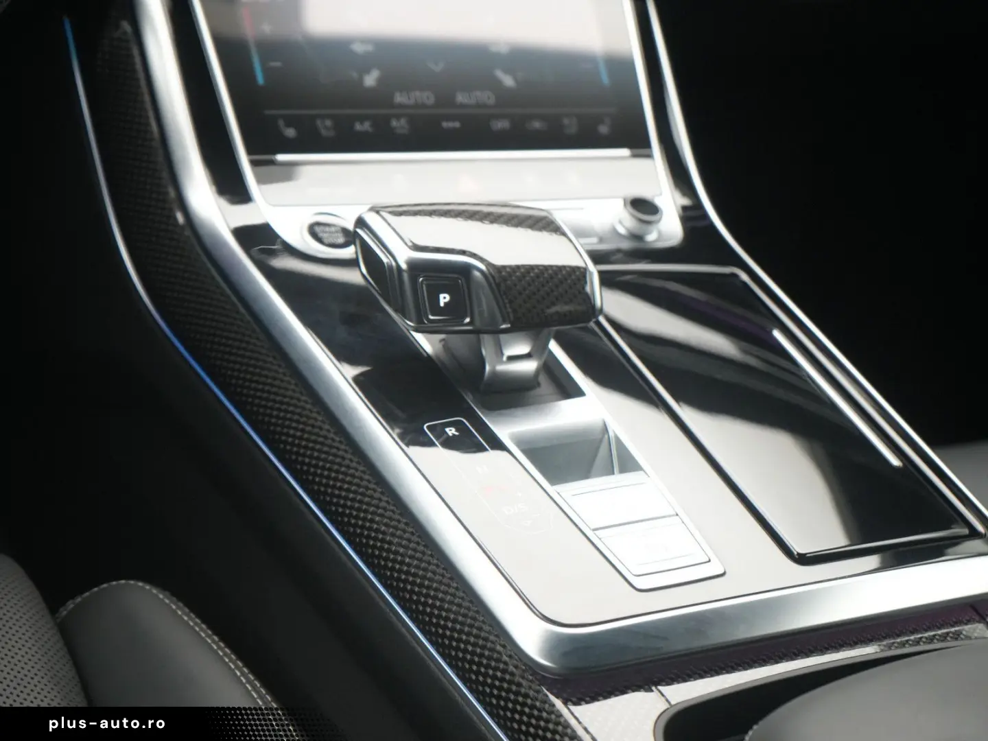 AUDI Q8 competition plus CARBON AHK LUFT RAUTE MATRIX