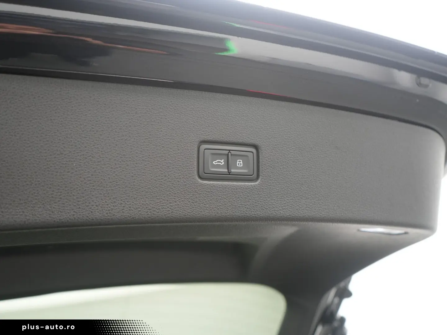 AUDI Q8 competition plus CARBON AHK LUFT RAUTE MATRIX