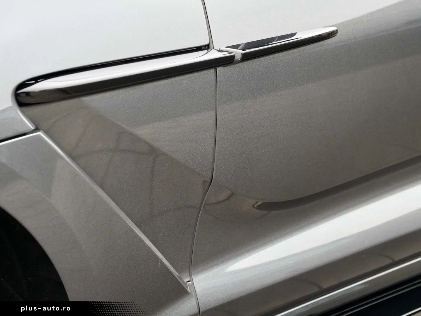 ASTON MARTIN DBX 707 Xenon Grey Onyx Black