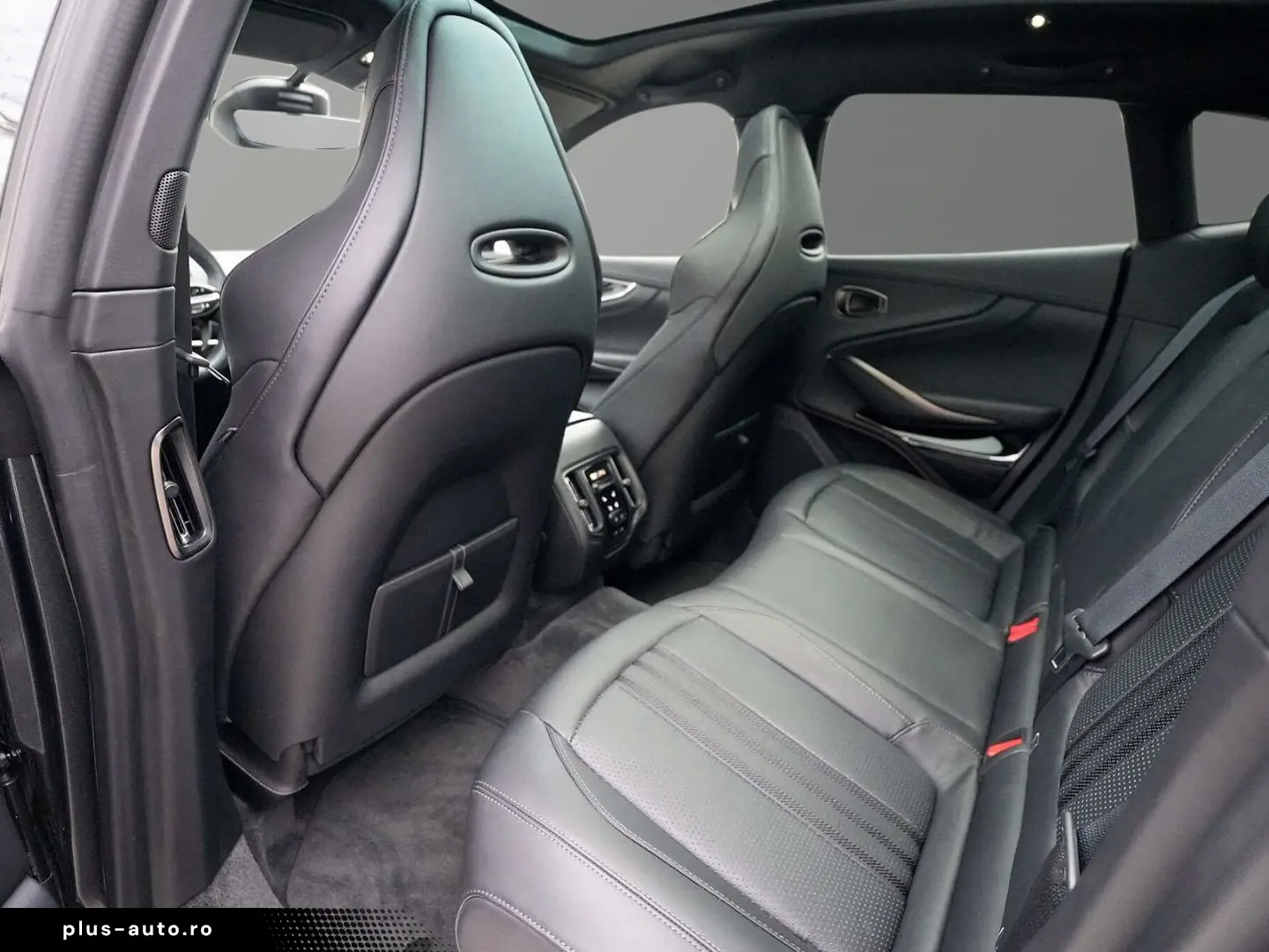 ASTON MARTIN DBX 707 Xenon Grey Onyx Black