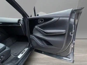 ASTON MARTIN DBX 707 Xenon Grey Onyx Black