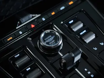 ASTON MARTIN 4.0 V8 DBX707 2025 Full Options