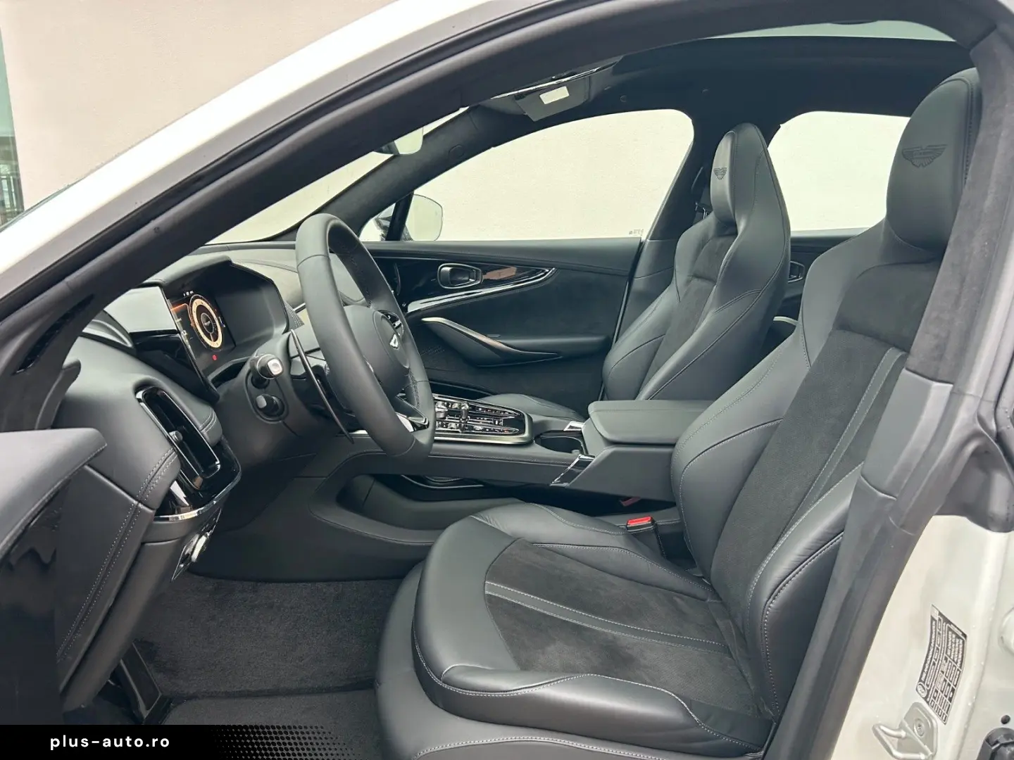 ASTON MARTIN DBX 4.0 V8 DBX707   Lunar White