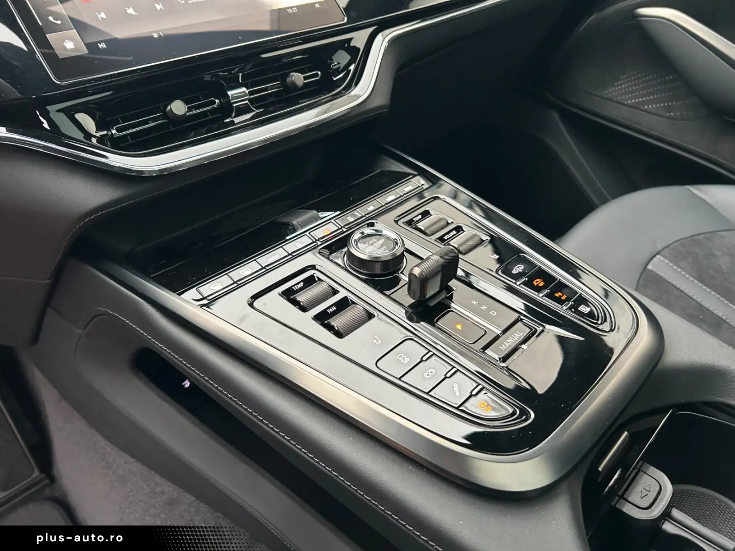 ASTON MARTIN DBX 4.0 V8 DBX707   Lunar White