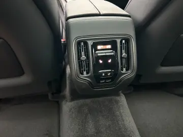 ASTON MARTIN DBX 4.0 V8 DBX707   Lunar White