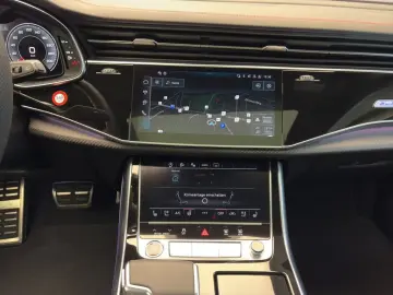 AUDI Q8 50 TDI quattro S line AHK Laserlicht Pano
