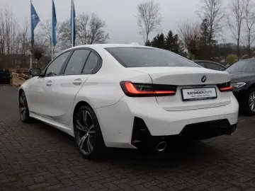 BMW 320d M-Sport FACEL. LED ACC NAVI H K KAMERA SHZ
