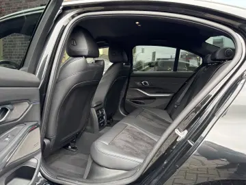 BMW 320dxDrive Lim M Sport Innovation HUD DAProf h k