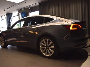 Tesla Model 3 Standard Reichweite Plus Hinterradantrieb
