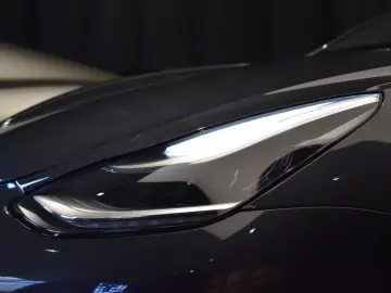 Tesla Model 3 Standard Reichweite Plus Hinterradantrieb