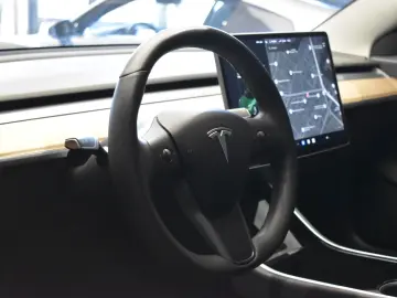 Tesla Model 3 Standard Reichweite Plus Hinterradantrieb