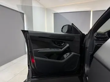 LAMBORGHINI Urus S StylePack CARBON 360 HUD 23ZOLL PANO SOFT