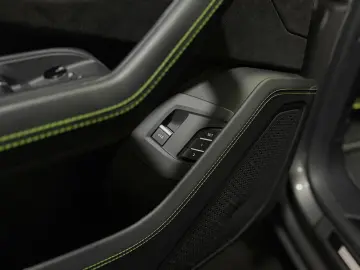 LAMBORGHINI Urus S StylePack CARBON 360 HUD 23ZOLL PANO SOFT