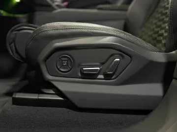 LAMBORGHINI Urus S StylePack CARBON 360 HUD 23ZOLL PANO SOFT