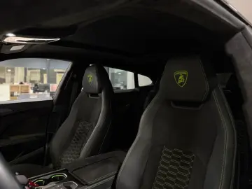 LAMBORGHINI Urus S StylePack CARBON 360 HUD 23ZOLL PANO SOFT